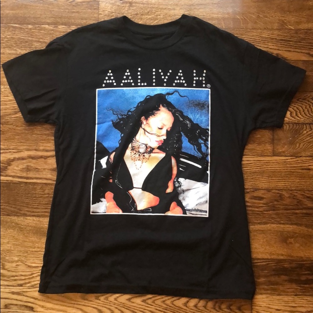 Aaliyah graphic tee.